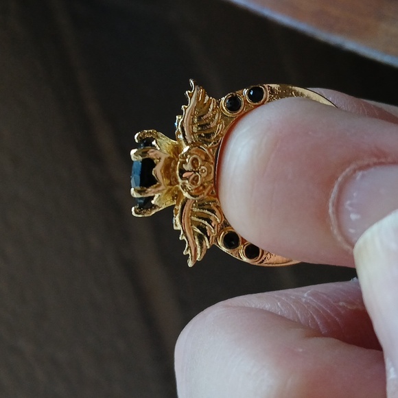 *SALE* New Classic Winged Skull Black Sapphire Solitaire Gold Ring. - Picture 5 of 6
